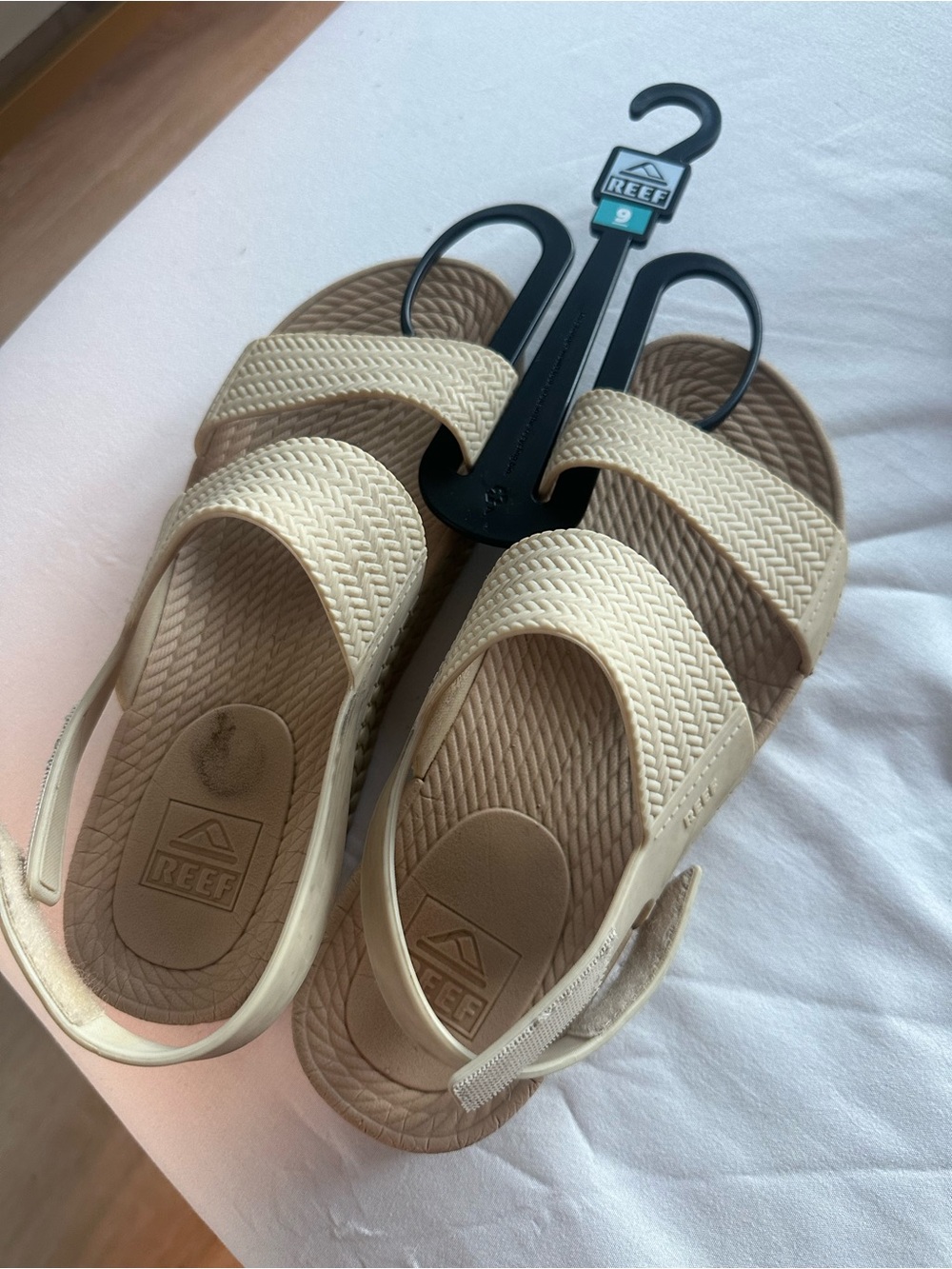 Reef water vista Sandals in Beige - Comfortable Cream Slip-On